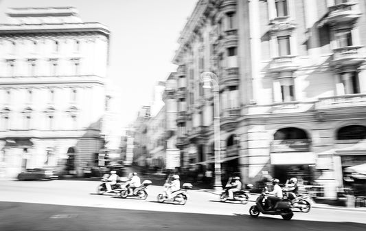 Monochrome Motion - Photos of Italian Lifestyle